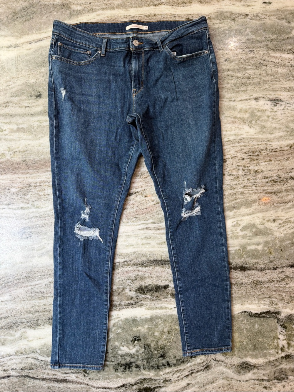 Levi's 711 Skinny Dark Blue Skinny Jeans
Size 33